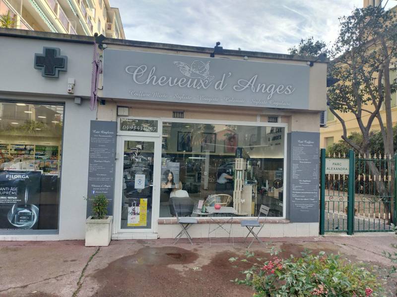 Salon de coiffure professionnel et élégant, à Cannes, prennez rendez-vous chez Cheveux D'anges.